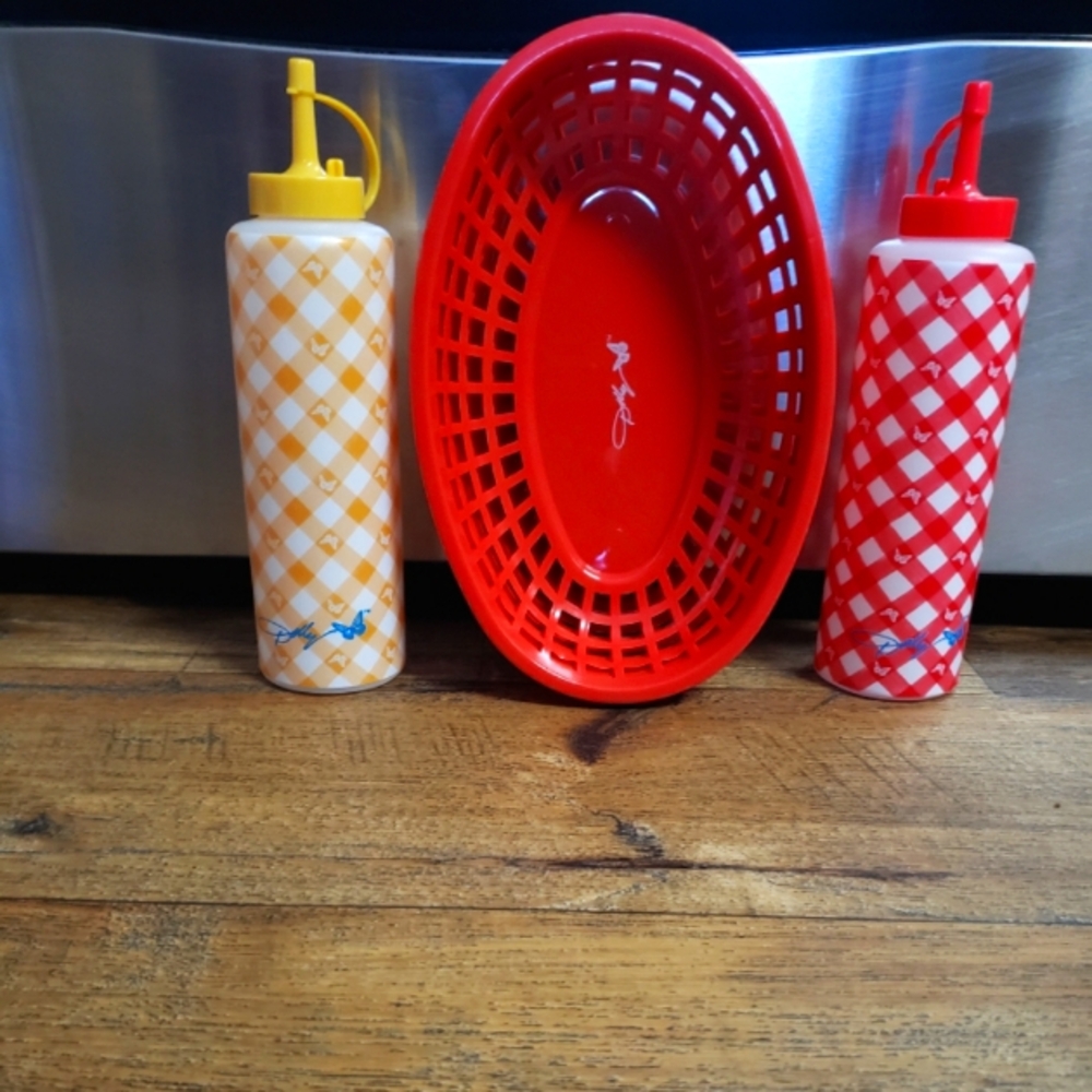 Set Of 6 Dolly Parton Hotdog Baskets & Ketchup & Mustard Containers